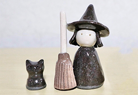 ハロウィンの女の子と黒ねこ